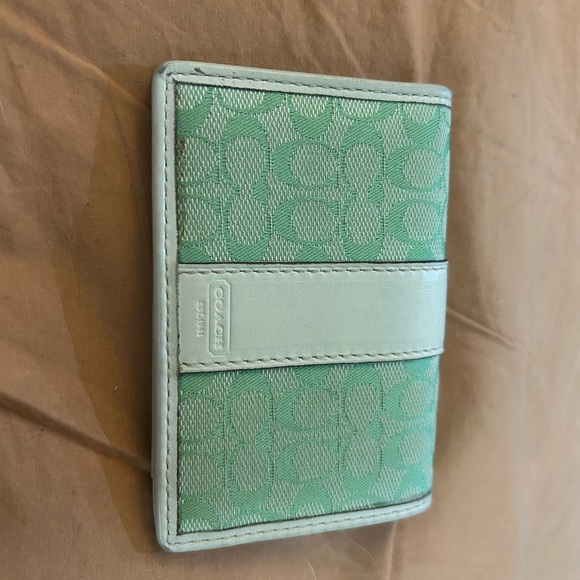 Coach Tri-Fold Green Wallet - Picture 2 of 6